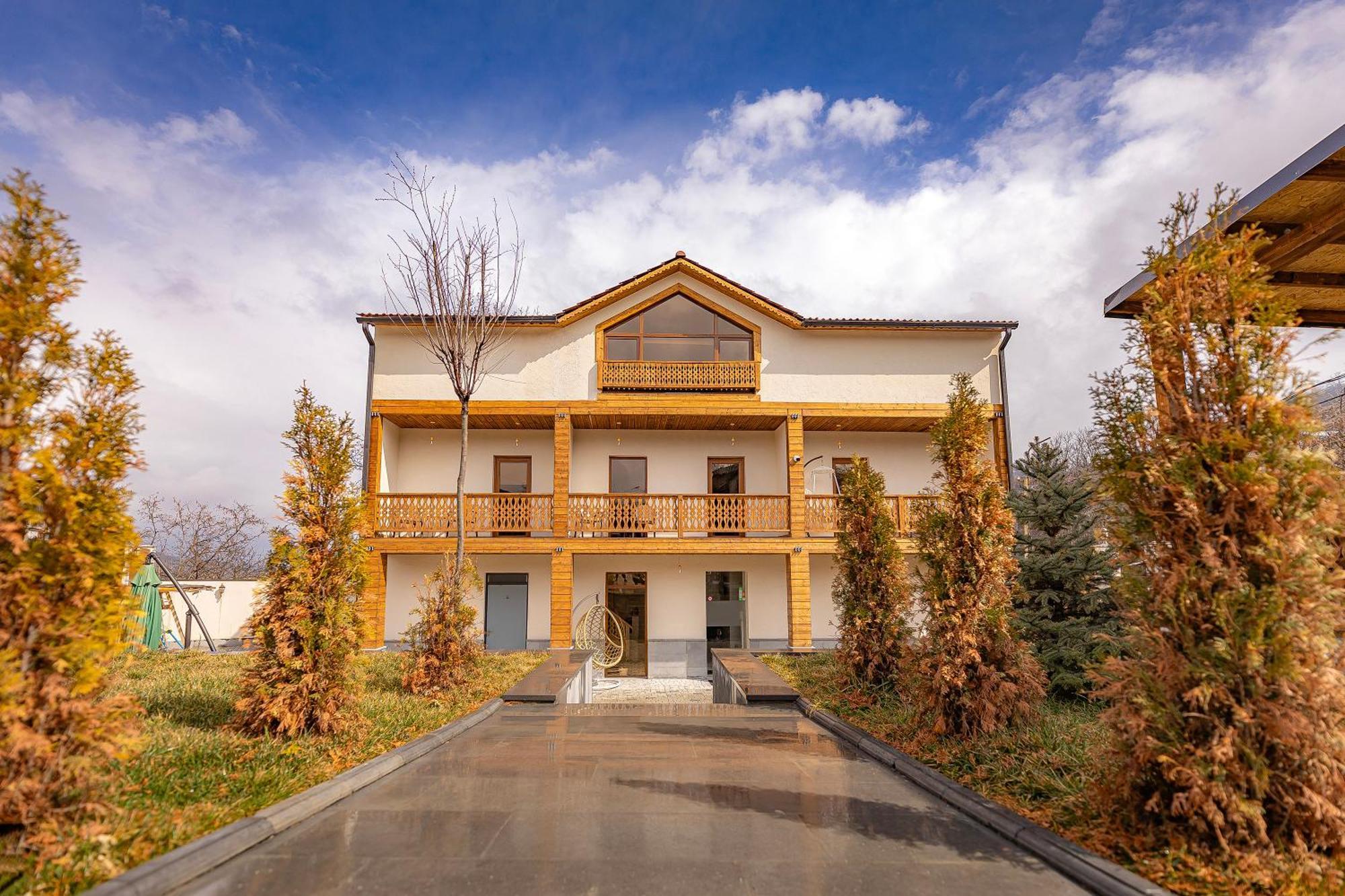 Taniqinn Dilijan Hotel المظهر الخارجي الصورة